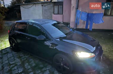 Хетчбек Volkswagen Golf 2013 в 