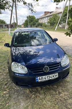 Хэтчбек Volkswagen Golf 2004 в Могилев-Подольске