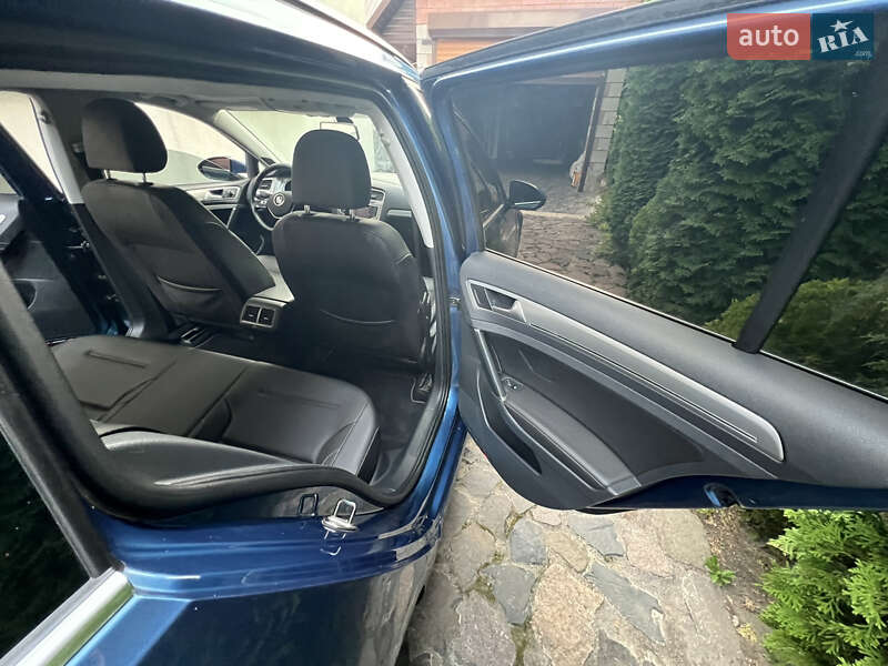 Універсал Volkswagen Golf 2015 в Рівному