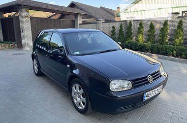 Хэтчбек Volkswagen Golf 2003 в Могилев-Подольске