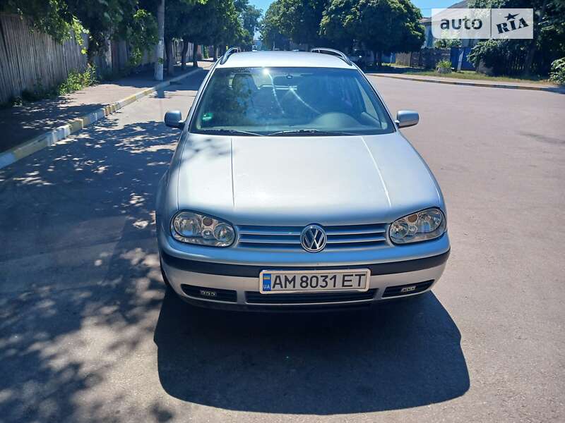 Універсал Volkswagen Golf 2001 в Радомишлі