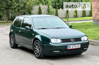 Хэтчбек Volkswagen Golf 1999 в Ровно