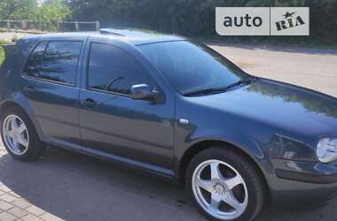 Хетчбек Volkswagen Golf 2001 в Охтирці