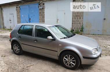 Хетчбек Volkswagen Golf 2004 в Києві