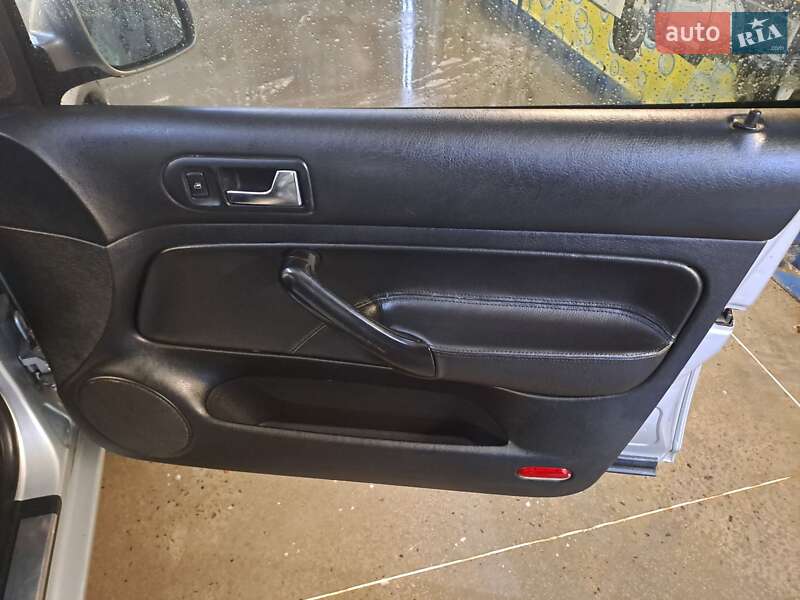 Хэтчбек Volkswagen Golf 2002 в Долине