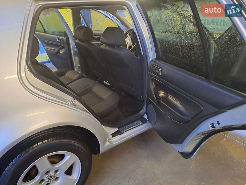 Хэтчбек Volkswagen Golf 2002 в Долине