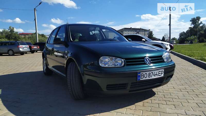 Хетчбек Volkswagen Golf 2002 в Ланівці