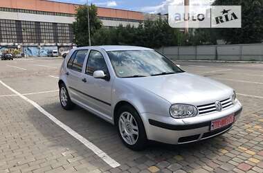 Хетчбек Volkswagen Golf 2001 в Луцьку