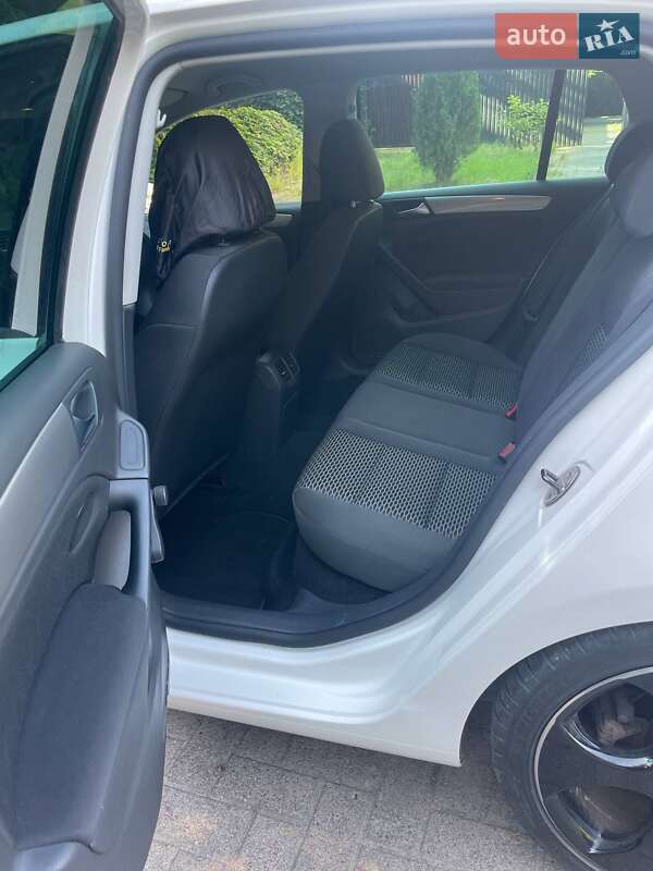Хетчбек Volkswagen Golf 2009 в Рівному