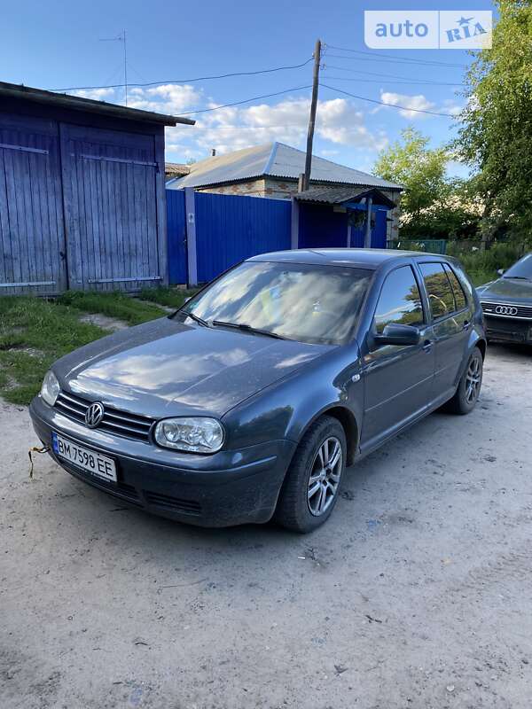 Хэтчбек Volkswagen Golf 2002 в Глухове