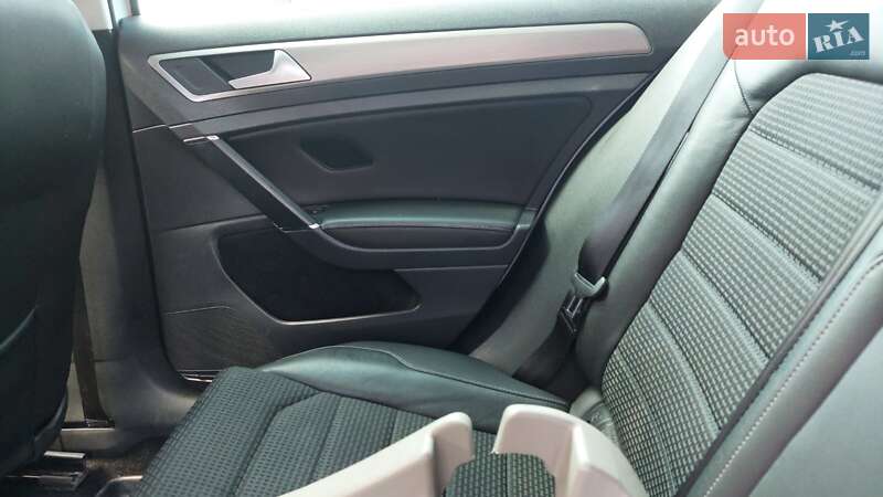 Універсал Volkswagen Golf 2014 в Львові