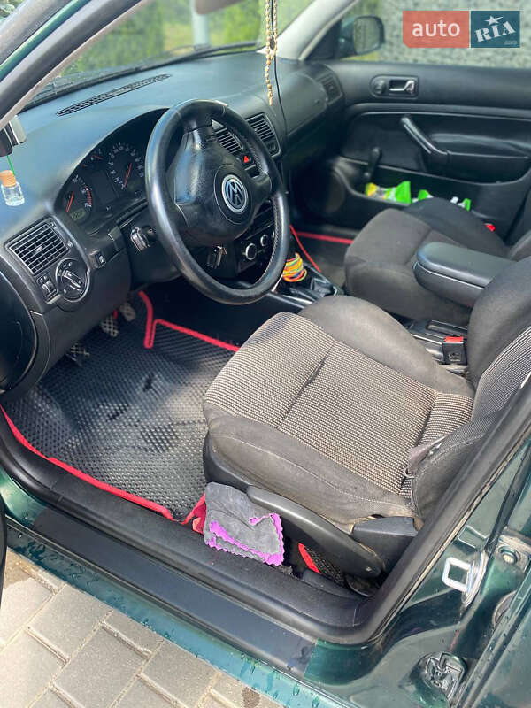 Хетчбек Volkswagen Golf 1998 в Старому Самборі