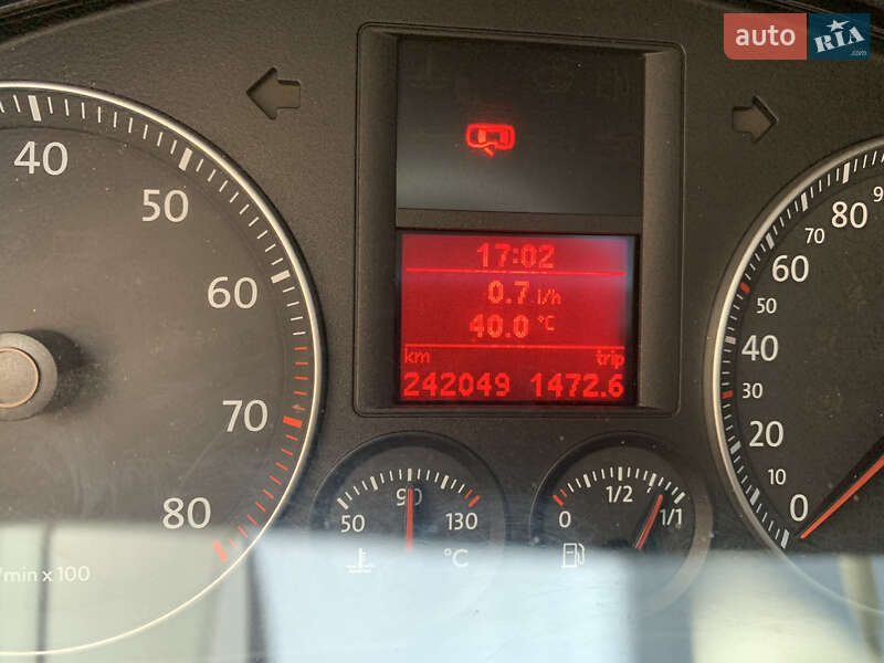 Хетчбек Volkswagen Golf 2004 в Києві