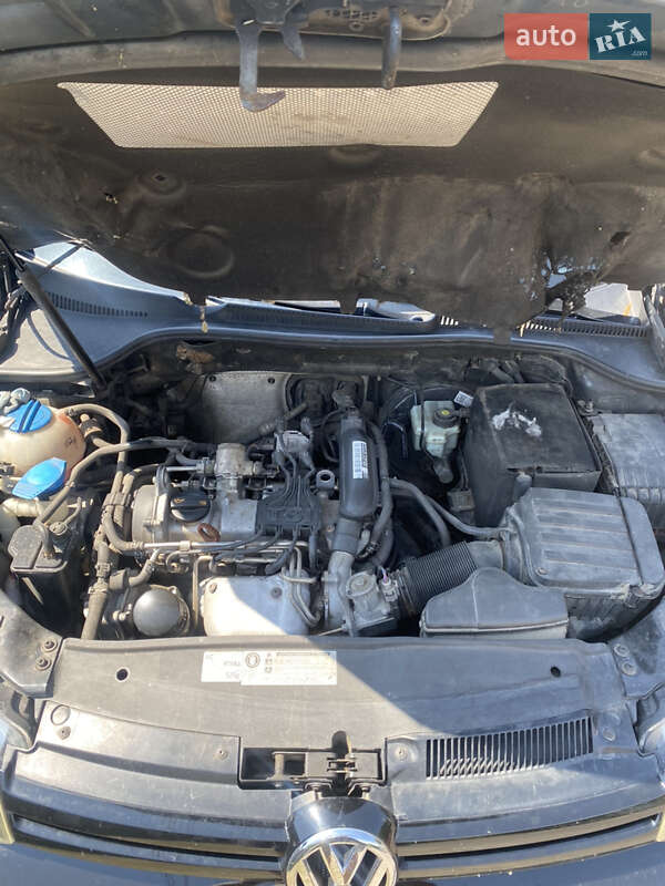 Хэтчбек Volkswagen Golf 2011 в Львове