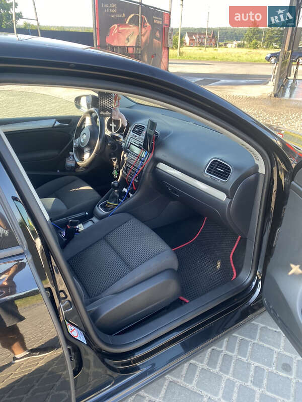 Хэтчбек Volkswagen Golf 2011 в Львове