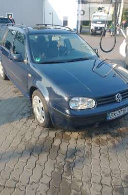 Універсал Volkswagen Golf 2001 в Луцьку