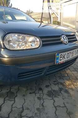 Універсал Volkswagen Golf 2001 в Луцьку