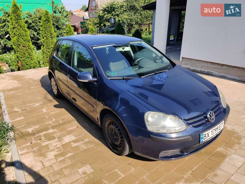 Хэтчбек Volkswagen Golf 2004 в Хмельницком