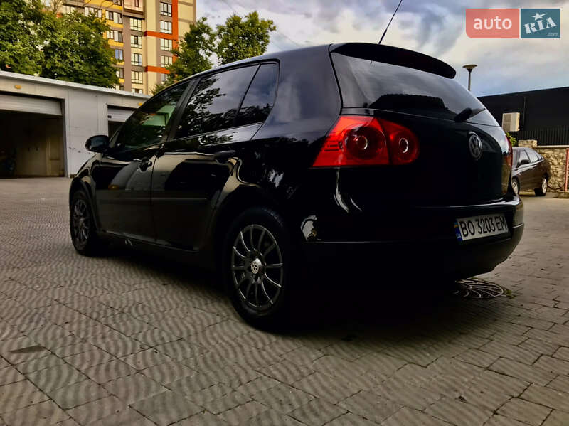 Хэтчбек Volkswagen Golf 2006 в Тернополе