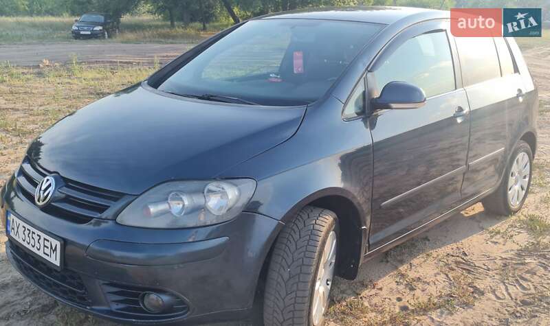 Хэтчбек Volkswagen Golf 2005 в Краснограде