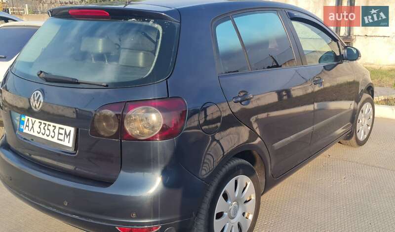 Хэтчбек Volkswagen Golf 2005 в Краснограде