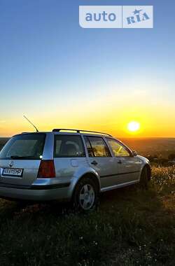 Універсал Volkswagen Golf 2002 в Ізюмі