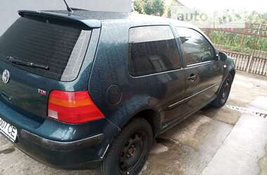 Хэтчбек Volkswagen Golf 2002 в Луцке