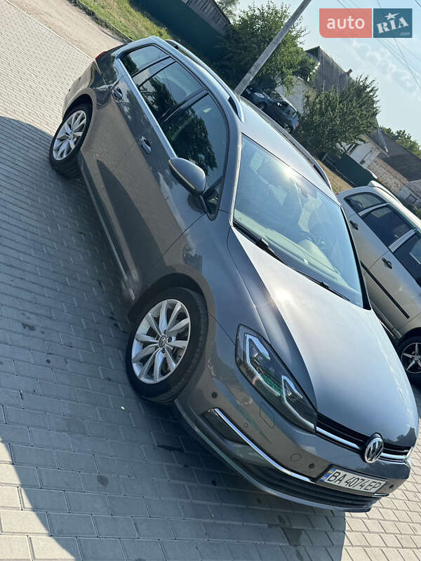 Універсал Volkswagen Golf 2017 в Новомиргороді