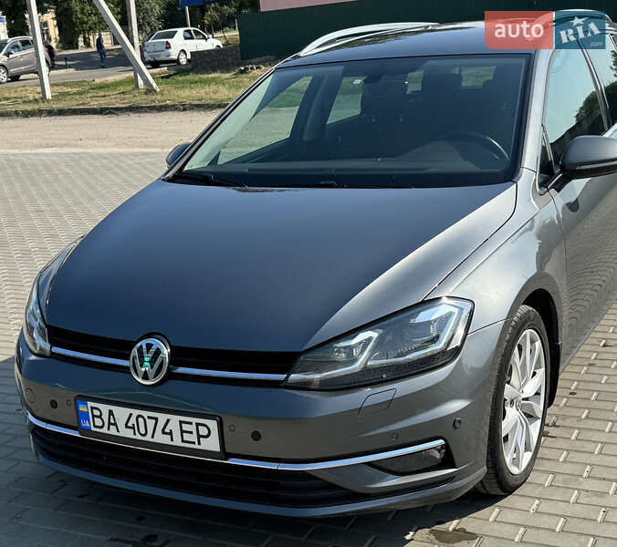 Універсал Volkswagen Golf 2017 в Новомиргороді