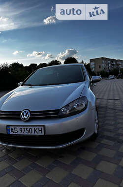 Хэтчбек Volkswagen Golf 2010 в 