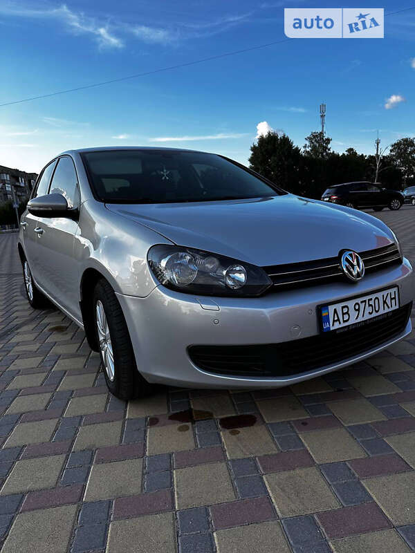 Хэтчбек Volkswagen Golf 2010 в 