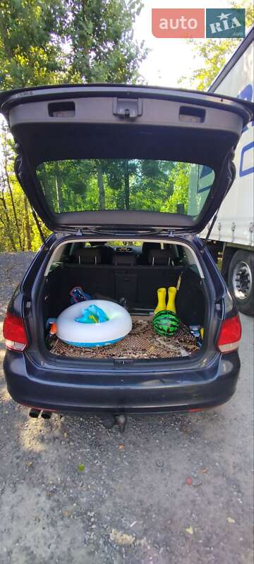 Универсал Volkswagen Golf 2010 в Полонном