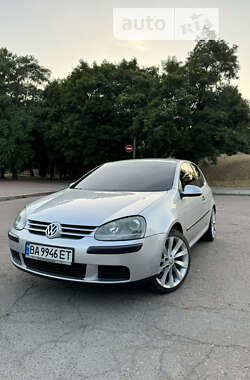 Хетчбек Volkswagen Golf 2004 в Кропивницькому