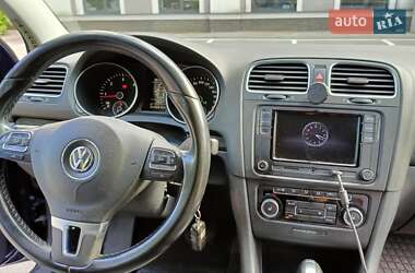 Хэтчбек Volkswagen Golf 2012 в 