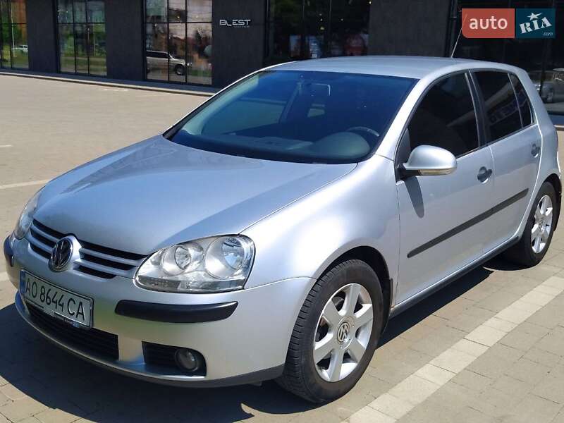 Хэтчбек Volkswagen Golf 2008 в Ужгороде