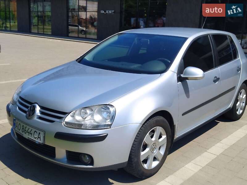 Хэтчбек Volkswagen Golf 2008 в Ужгороде