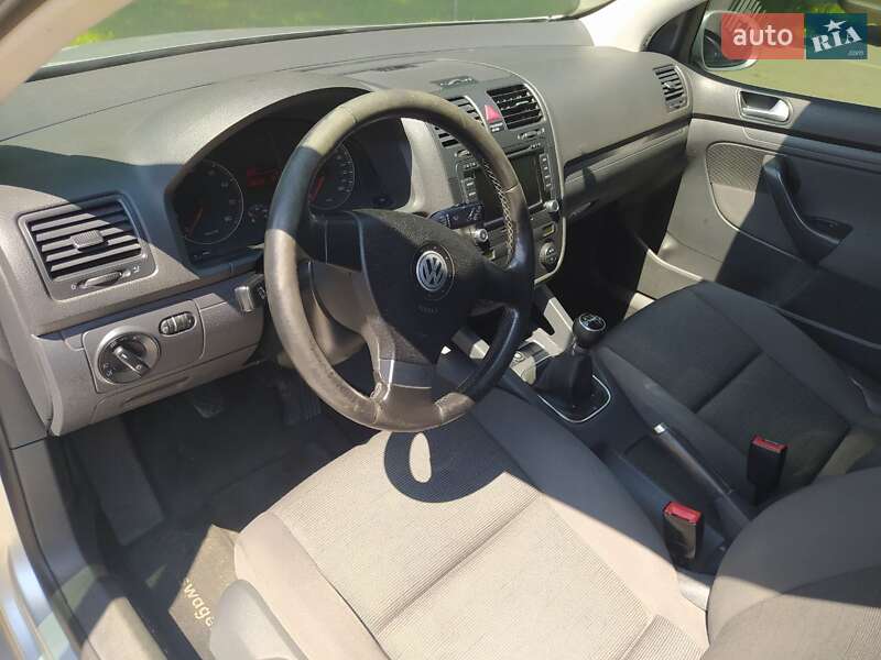 Хэтчбек Volkswagen Golf 2008 в Ужгороде