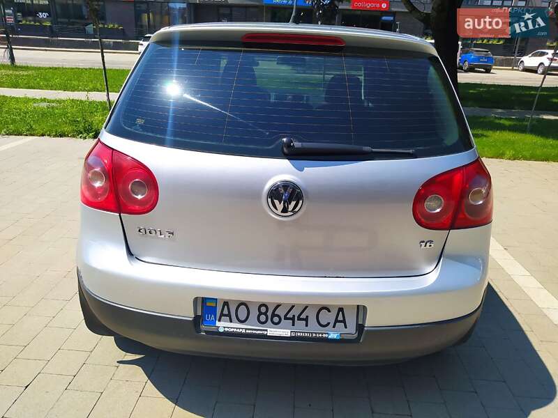 Хэтчбек Volkswagen Golf 2008 в Ужгороде
