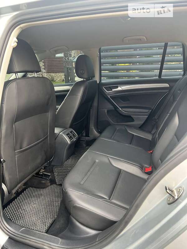 Универсал Volkswagen Golf 2017 в Ивано-Франковске