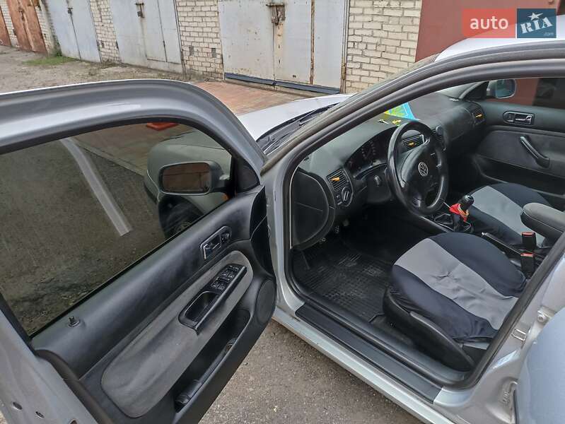 Хетчбек Volkswagen Golf 1999 в Луцьку