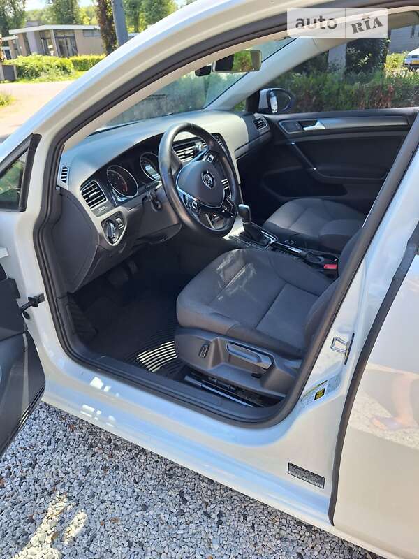 Хетчбек Volkswagen Golf 2018 в Києві