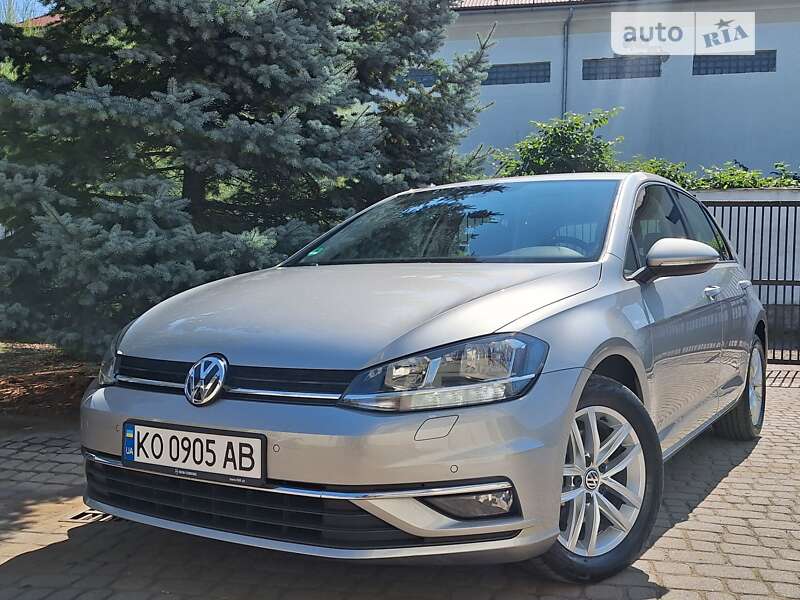 Хетчбек Volkswagen Golf 2019 в Сваляві