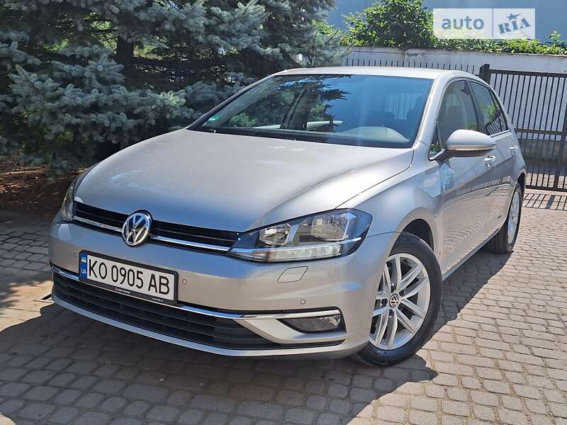 Хетчбек Volkswagen Golf 2019 в Сваляві