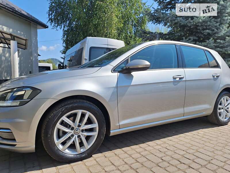 Хетчбек Volkswagen Golf 2019 в Сваляві