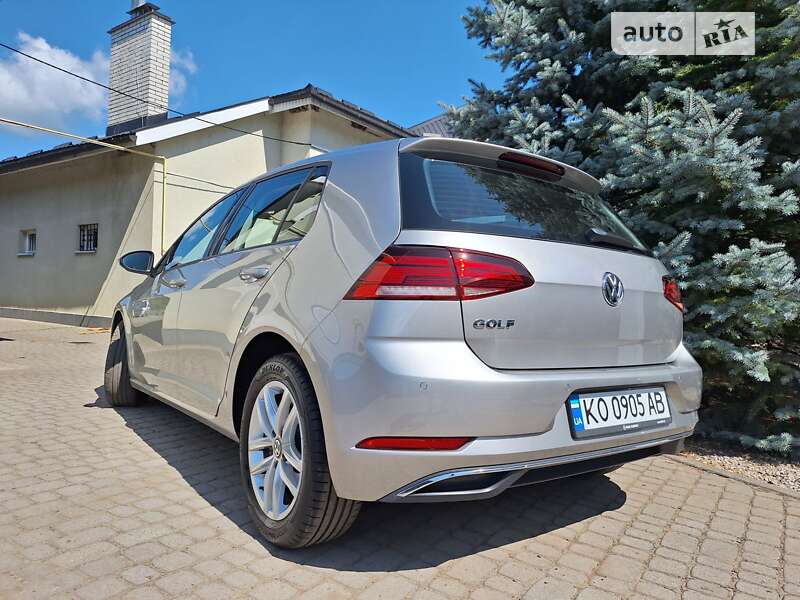 Хетчбек Volkswagen Golf 2019 в Сваляві
