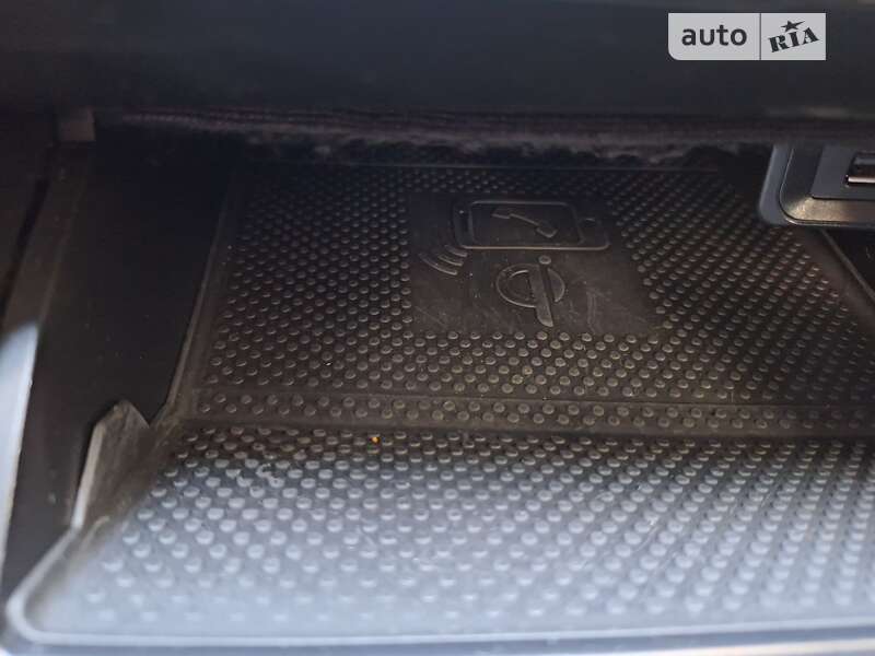 Хетчбек Volkswagen Golf 2019 в Сваляві