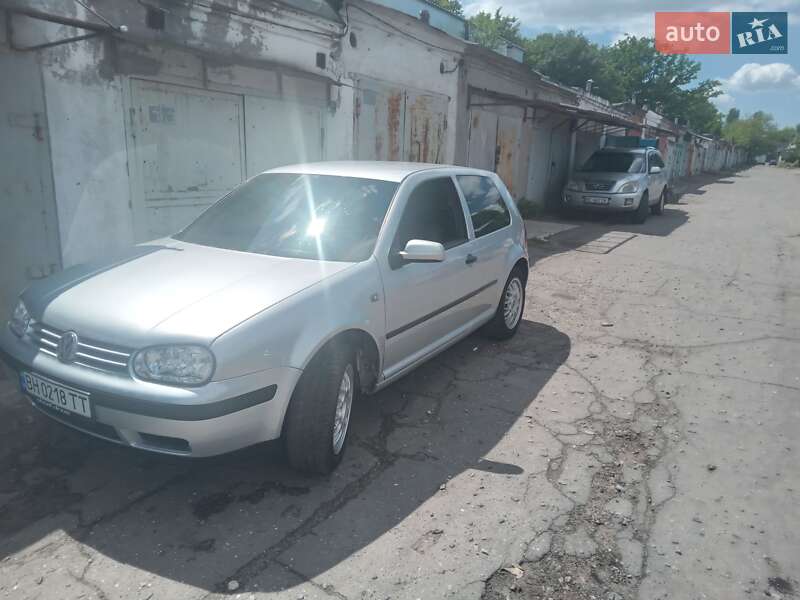 Хэтчбек Volkswagen Golf 2001 в Николаеве