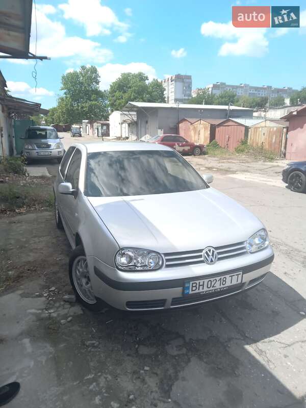 Хэтчбек Volkswagen Golf 2001 в Николаеве