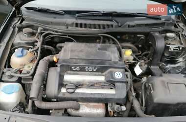 Хэтчбек Volkswagen Golf 2001 в 