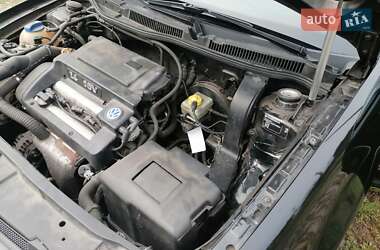 Хэтчбек Volkswagen Golf 2001 в 
